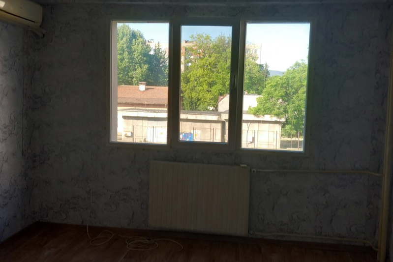Едностаен апартамент в Перник, Изток