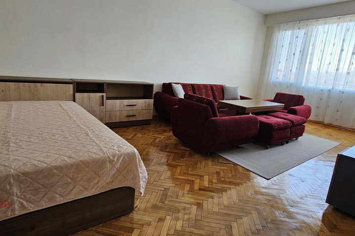 Едностаен апартамент в Перник, Изток