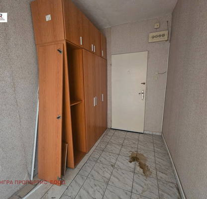 Снимка 4 — Едностаен апартамент в Перник, Проучване