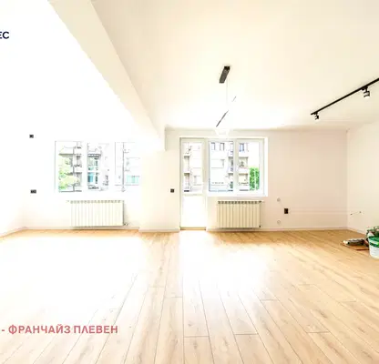 Снимка 2 — Тристаен апартамент в Плевен, Идеален център