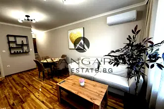 Тристаен апартамент с тераса в Център, Пловдив