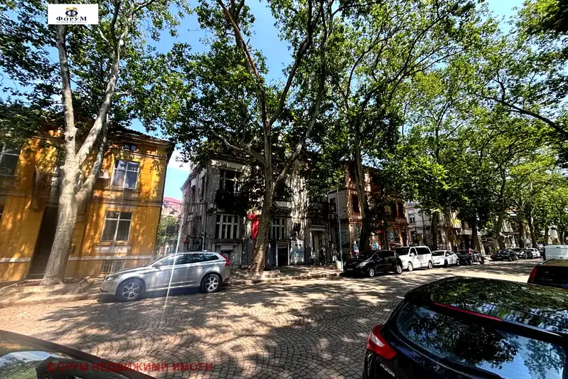 3-bedroom apartment in Plovdiv, Centyr