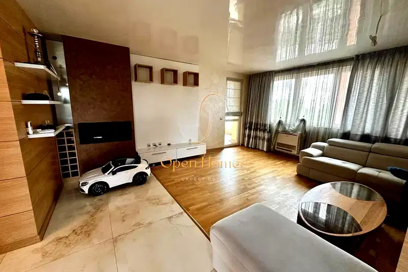 4-bedroom apartment in Plovdiv, Centyr