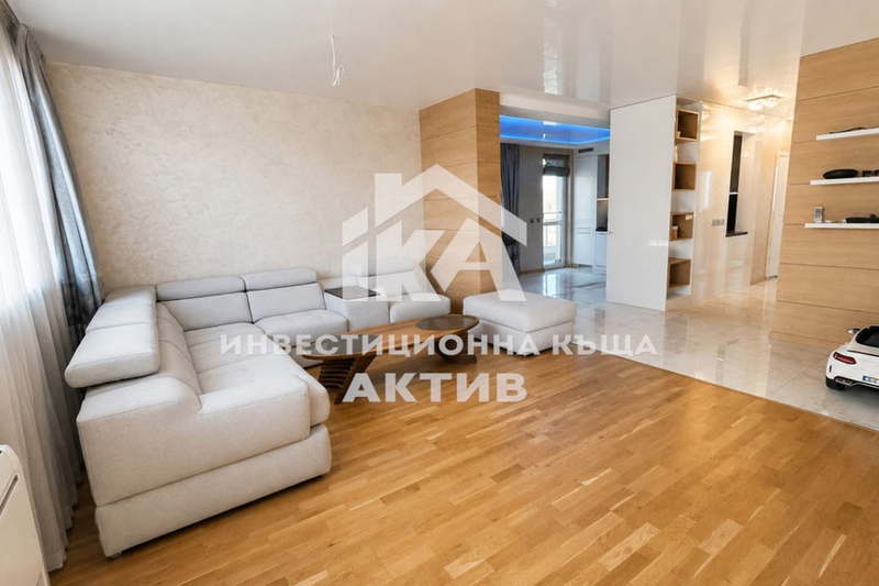 4-bedroom apartment in Plovdiv, Centyr