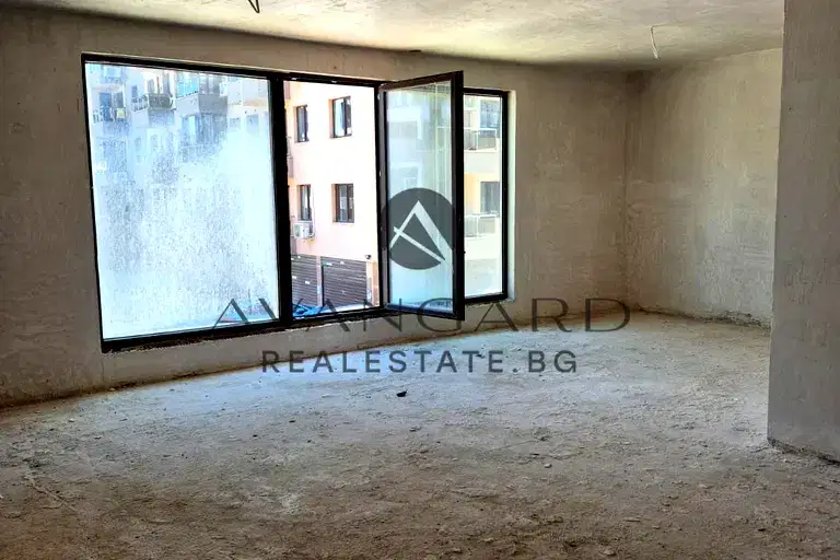 Тристаен апартамент 122 кв.м. в Христо Смирненски, Пловдив