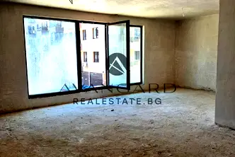 Тристаен апартамент 122 кв.м. в Христо Смирненски, Пловдив