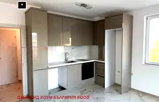 Двустаен апартамент в Остромила с тераса и асансьор