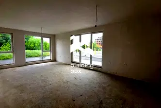 Тристаен апартамент с двор в Остромила, Пловдив