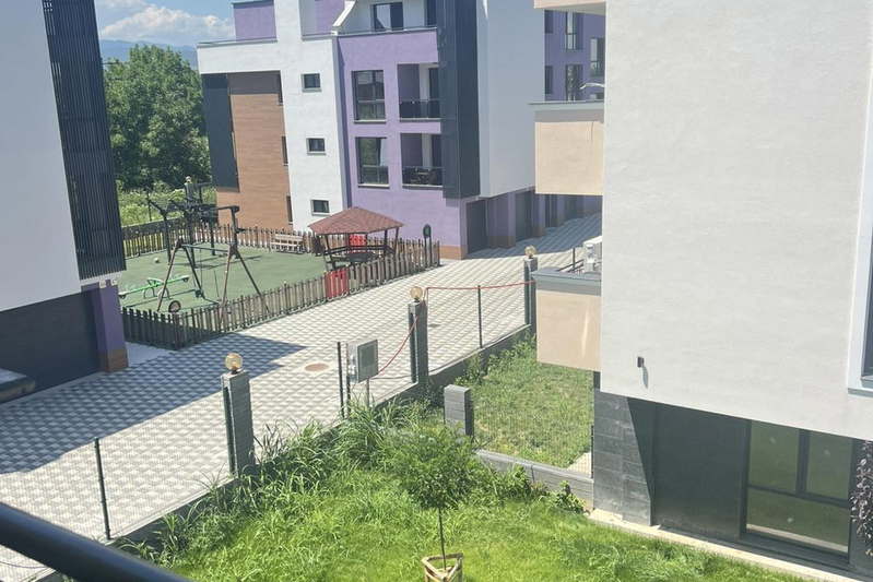 Тристаен апартамент с тераса в Остромила, Пловдив