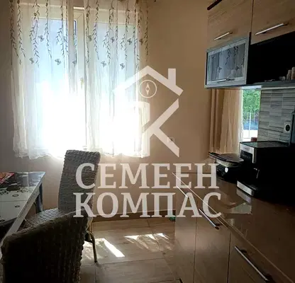 Снимка 2 — Просторен 3-стаен апартамент в Захарна фабрика с тераса