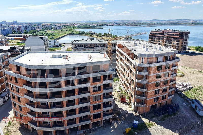 Тристаен апартамент в Бургас, Поморие