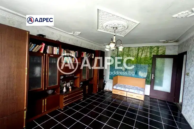 Многостаен апартамент в Раз, Център