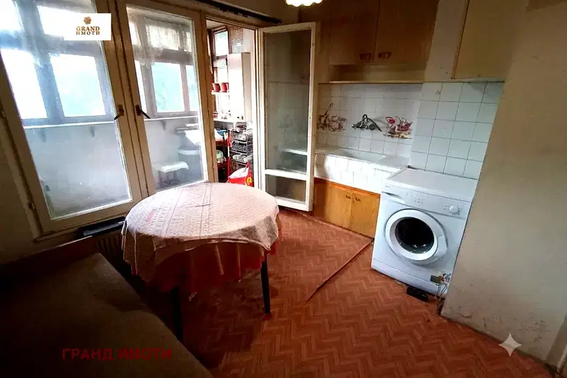 Двустаен апартамент в Русе, Родина 1