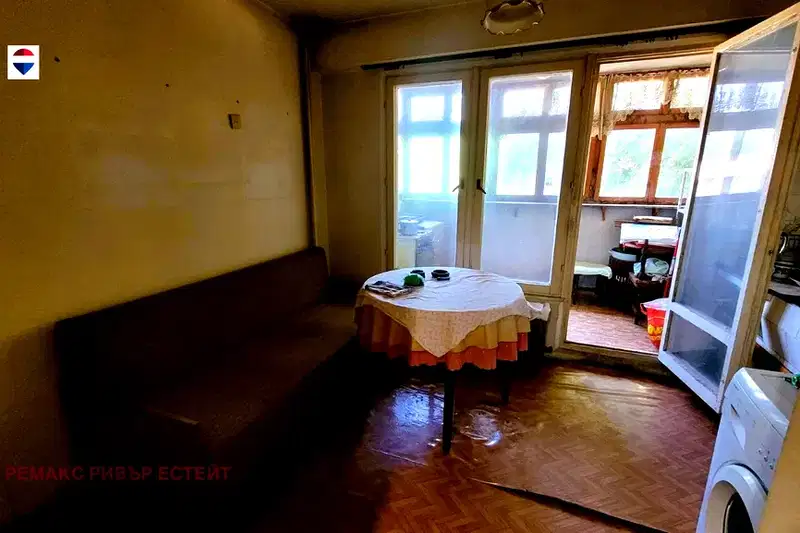 Двустаен апартамент в Русе, Родина 1
