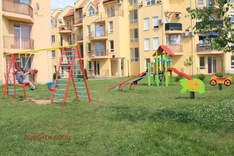 Тристаен апартамент в София, с. Нови хан