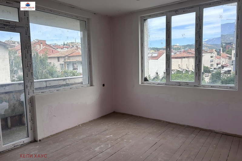 3-bedroom apartment in Oblast Blagoevgrad, Sandanski
