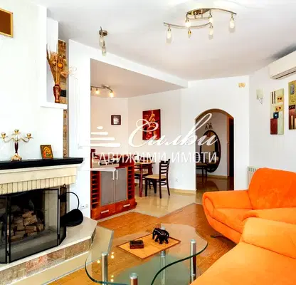 Photo 3 — 3-bedroom apartment in Shumen, Centyr