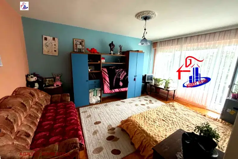 Тристаен апартамент в Шумен, Тракия