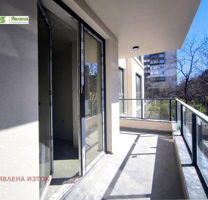 Снимка 4 — Двустаен апартамент с тераса в Банишора, София