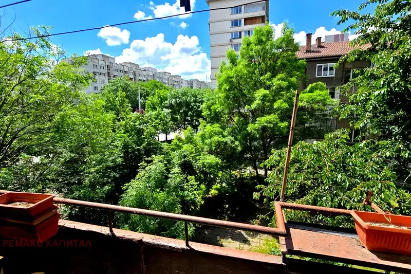 Тристаен апартамент с балкони в Банишора, София