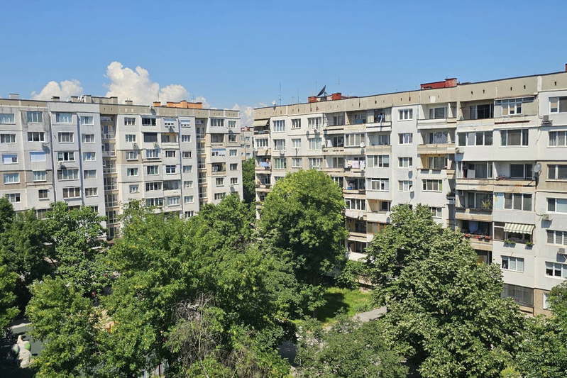 3-стаен апартамент в Банишора с две тераси