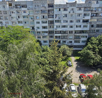 Снимка 2 — 3-стаен апартамент в Банишора с две тераси