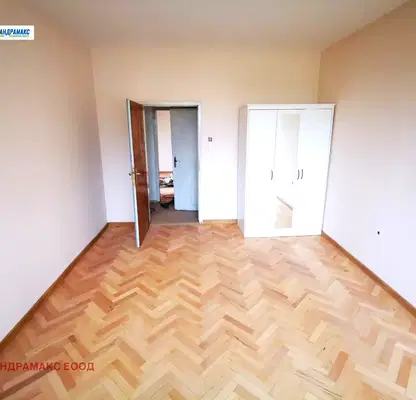 Снимка 3 — Тристаен апартамент с две тераси в Бъкстон, София