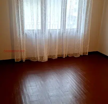 Снимка 2 — Двустаен апартамент 75 кв.м. в Бъкстон с двор
