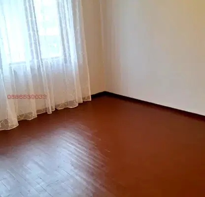 Снимка 3 — Двустаен апартамент 75 кв.м. в Бъкстон с двор
