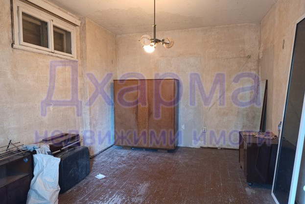 1-стаен апартамент в Център с тераса и гледка към двор