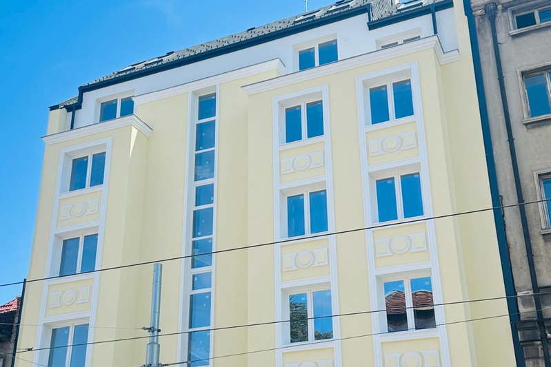 Тристаен апартамент с южно изложение в Център, София