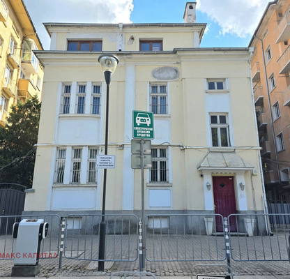 Снимка 2 — Тристаен апартамент с тераса в Център, ул. Шандор Петьофи