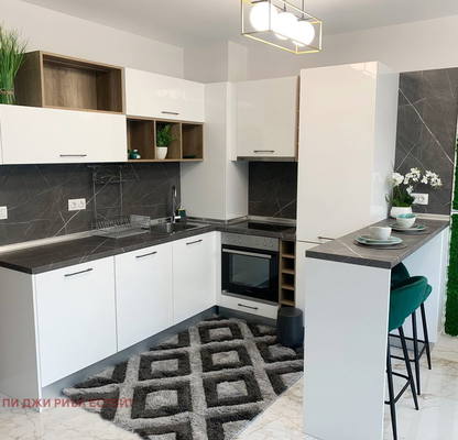 Снимка 3 — Луксозен 1-стаен апартамент в Център, ул. Пиротска с балкон