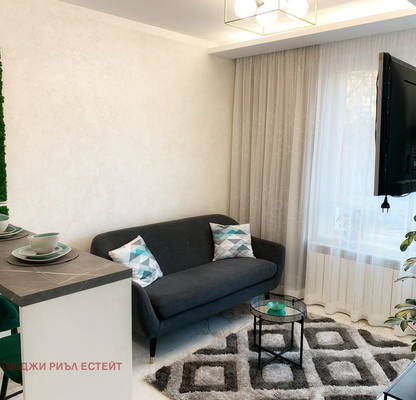 Снимка 4 — Луксозен 1-стаен апартамент в Център, ул. Пиротска с балкон