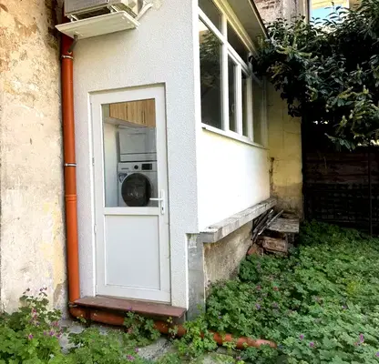 Снимка 2 — 2-стаен апартамент с високи тавани в Център, София
