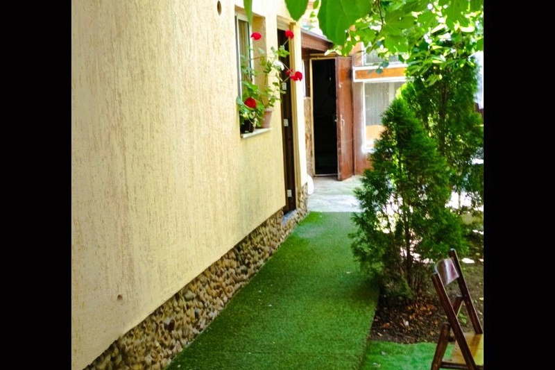 2-стаен апартамент в Център, София с двор