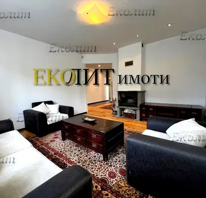 Снимка 4 — Просторен 3-стаен апартамент в Център, София с камина