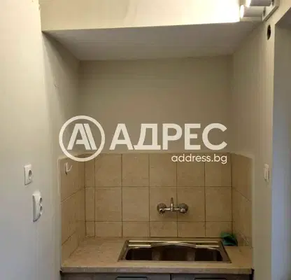 Снимка 4 — Тристаен апартамент в Център с балкон към вътрешен двор