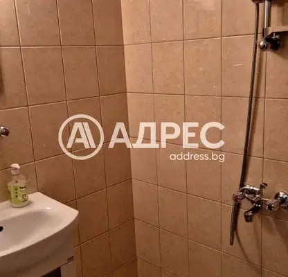 Снимка 5 — Тристаен апартамент в Център с балкон към вътрешен двор