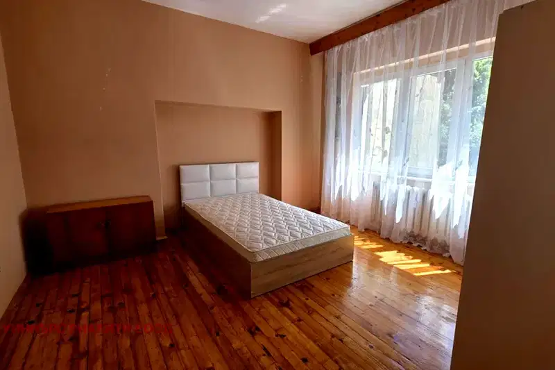 Тристаен апартамент с 3 стаи в Център, бул. Патриарх Евтимий