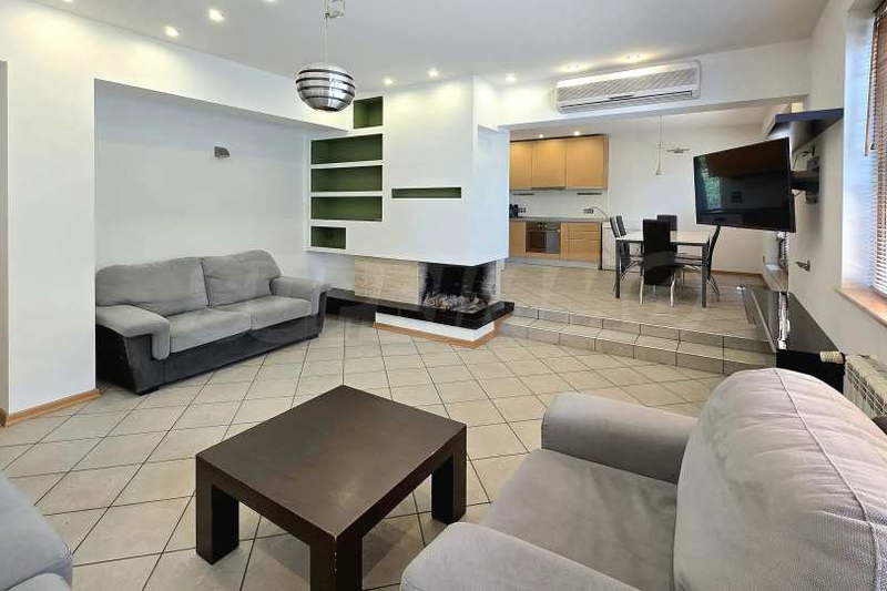 3-bedroom apartment in Sofiya, Centyr