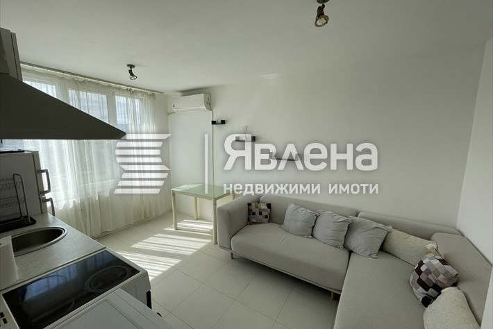 Two-room apartment in Druzhba 1 with elevator and partial renovation