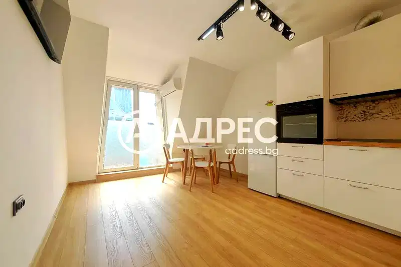 Тристаен апартамент с две тераси в Дружба 2, София