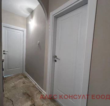 Снимка 4 — Двустаен апартамент в София, Фондови жилища с основен ремонт