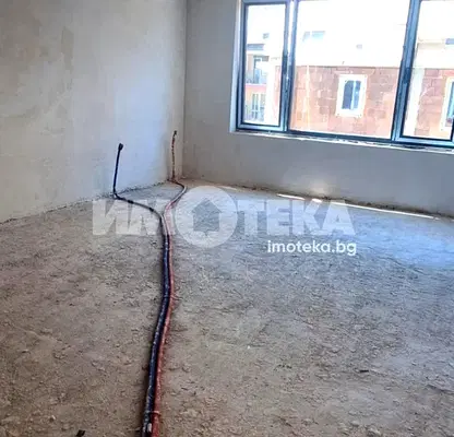 Снимка 4 — Двустаен апартамент в Горна баня с източно изложение