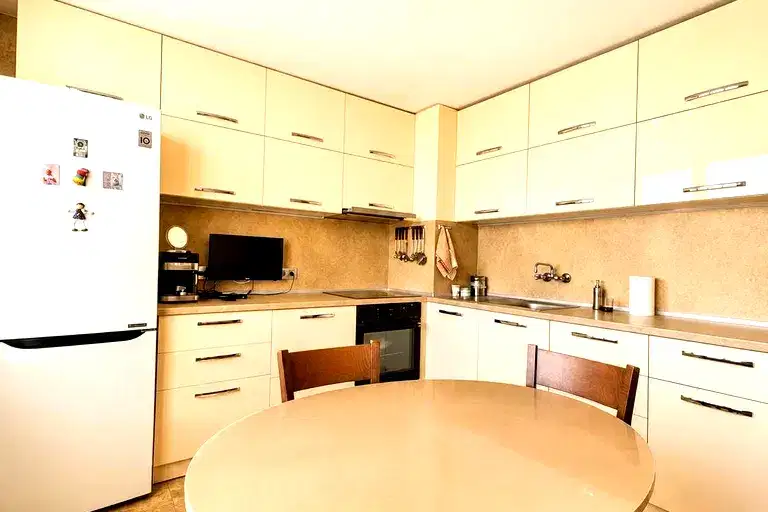 3-bedroom apartment in Sofiya, Hadji Dimityr