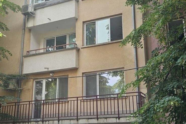 Тристаен апартамент с 3 спални в Хиподрума, София