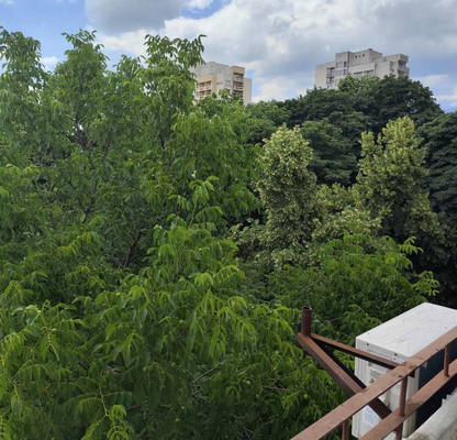 Снимка 2 — Двустаен апартамент с два балкона в Изток, София