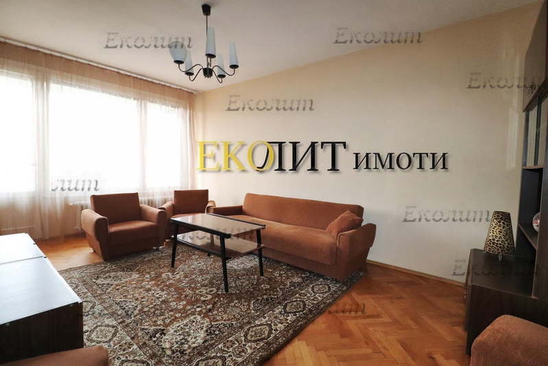 Двустаен апартамент с две тераси в Изток, София