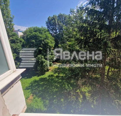 Снимка 3 — Просторен 3-стаен апартамент в кв. Изток с две тераси